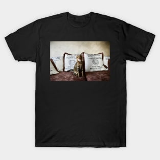 Savannah Cat 2 / Swiss Artwork Photography T-Shirt